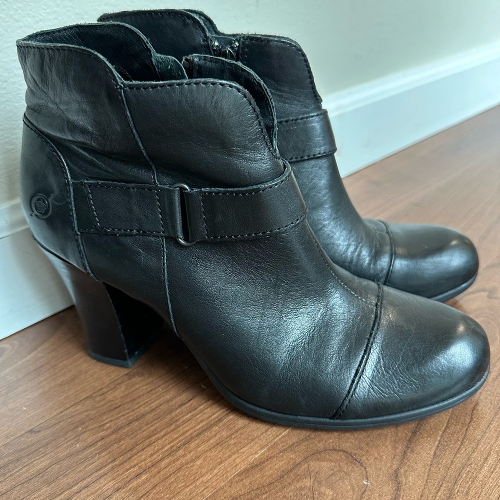 Born Black Leather Ankle Boots 8.5 Block Heel Buckle Zip Booties Classic Fall - Picture 2 of 5